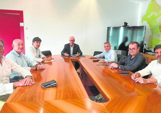 Reunión del concejal de Planificación Urbanística con representantes de la Asociación de Promotores Inmobiliarios, ayer.