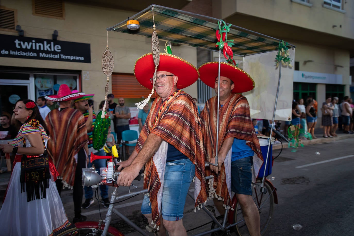 Así fue el desfile de la retreta