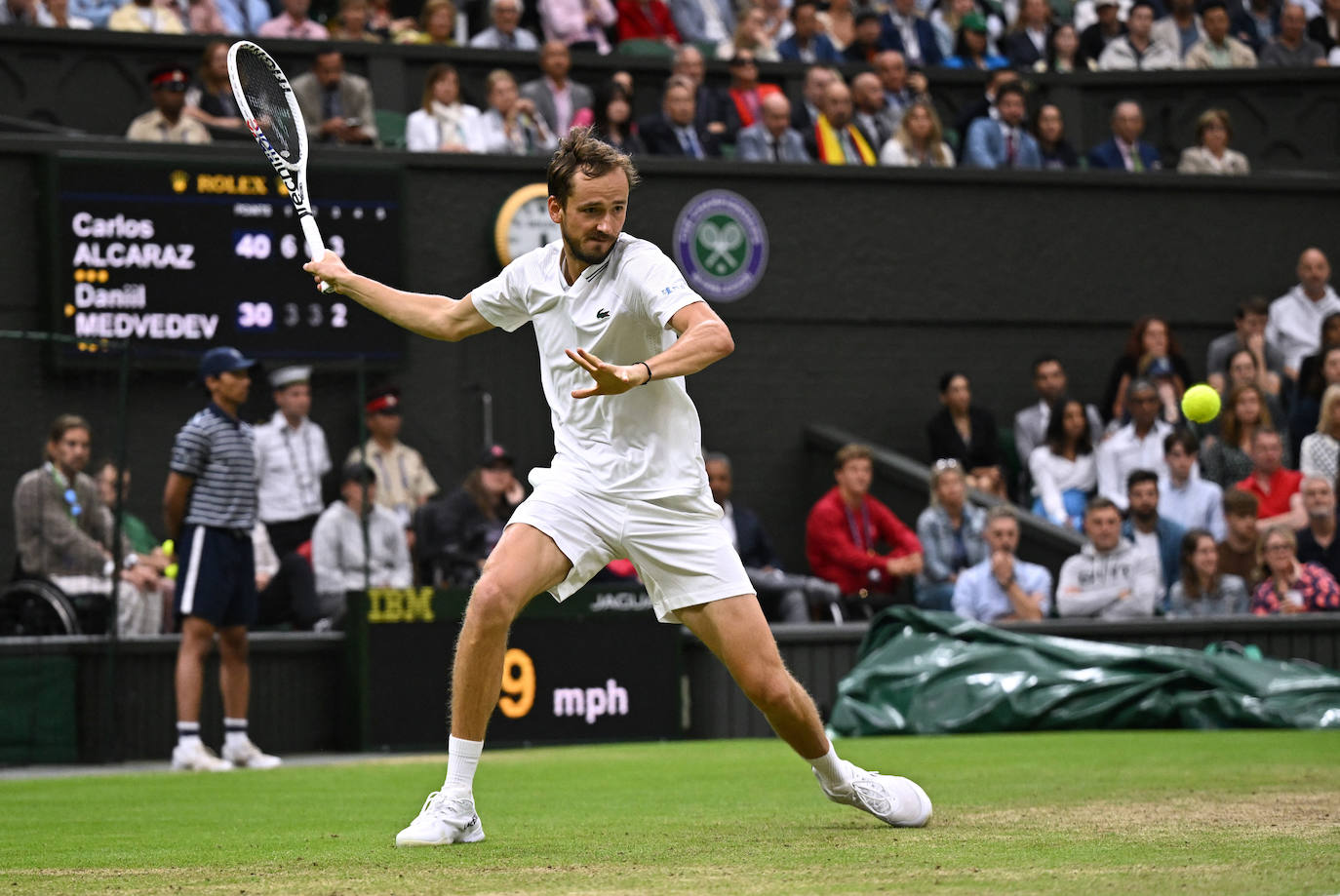 Alcaraz se da un festín y jugará su primera final de Wimbledon