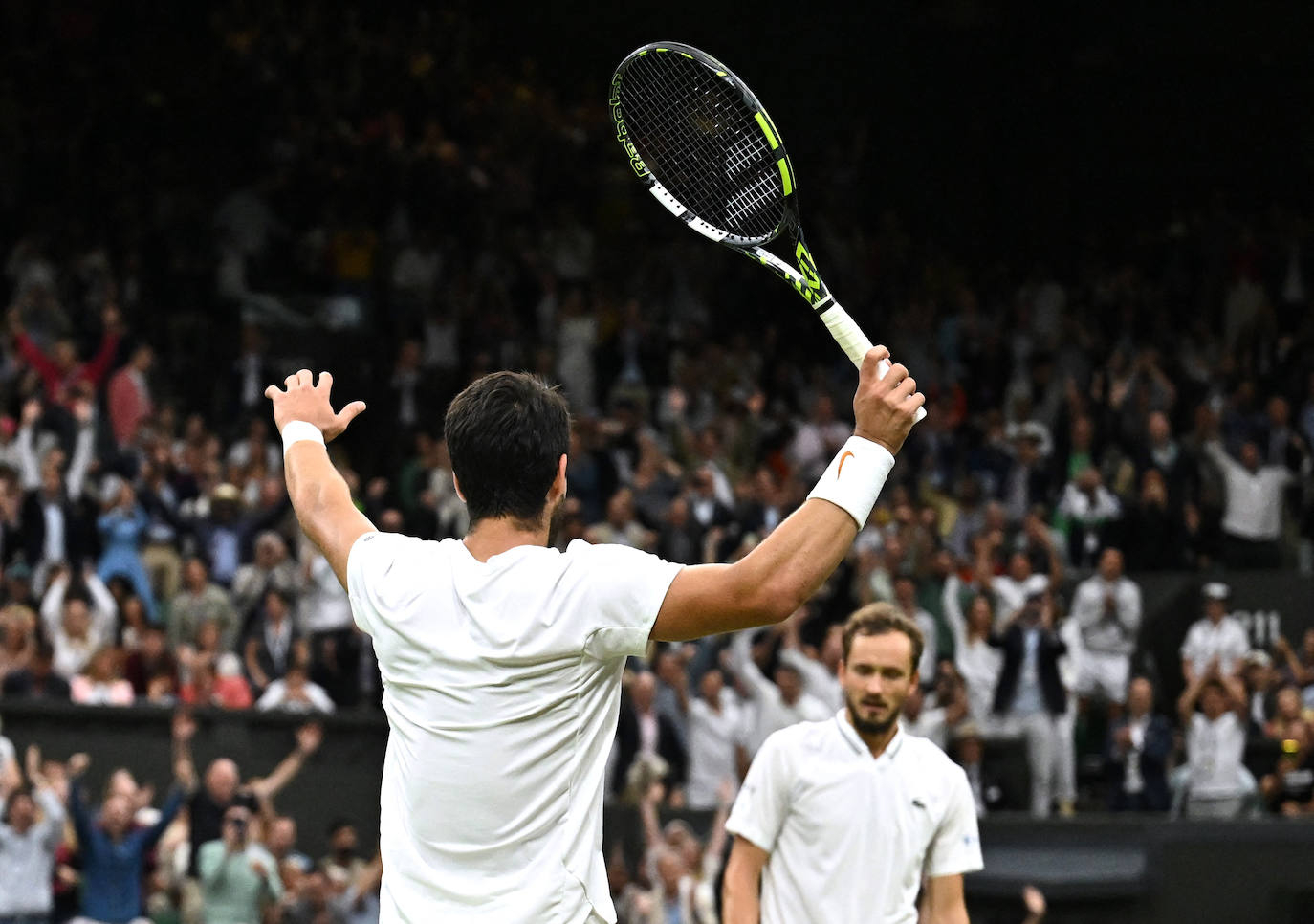 Alcaraz se da un festín y jugará su primera final de Wimbledon