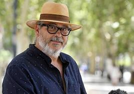 El investigador Juan Jesús Yelo, esta semana, registrando sonidos en la ciudad de Murcia.