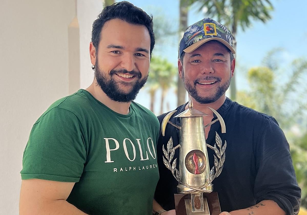 Joaquín Zapata y Miguel Poveda, con la Lámpara Minera.