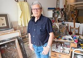 Paco Cánovas en su estudio de la calle Escritor Alcalá Yáñez de Murcia.