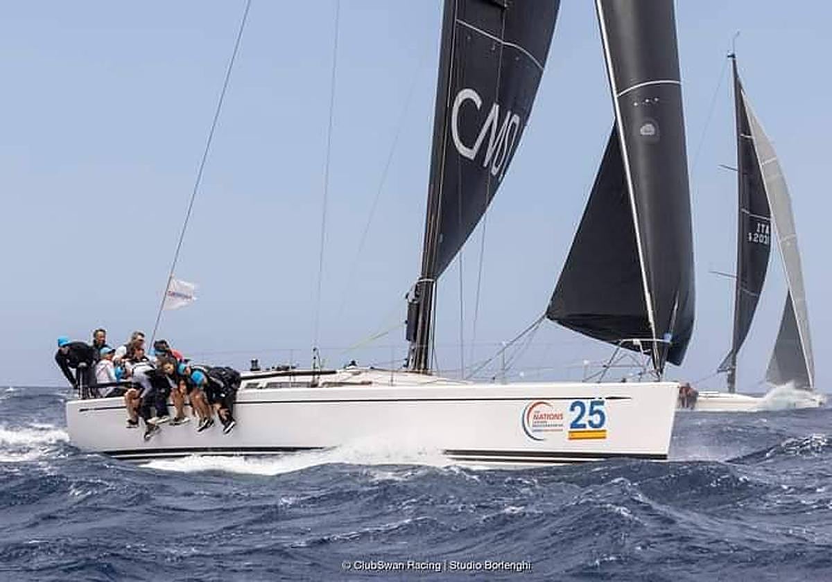 El Swan 42 'Pez de Abril', del CN Portmán, en una regata reciente.