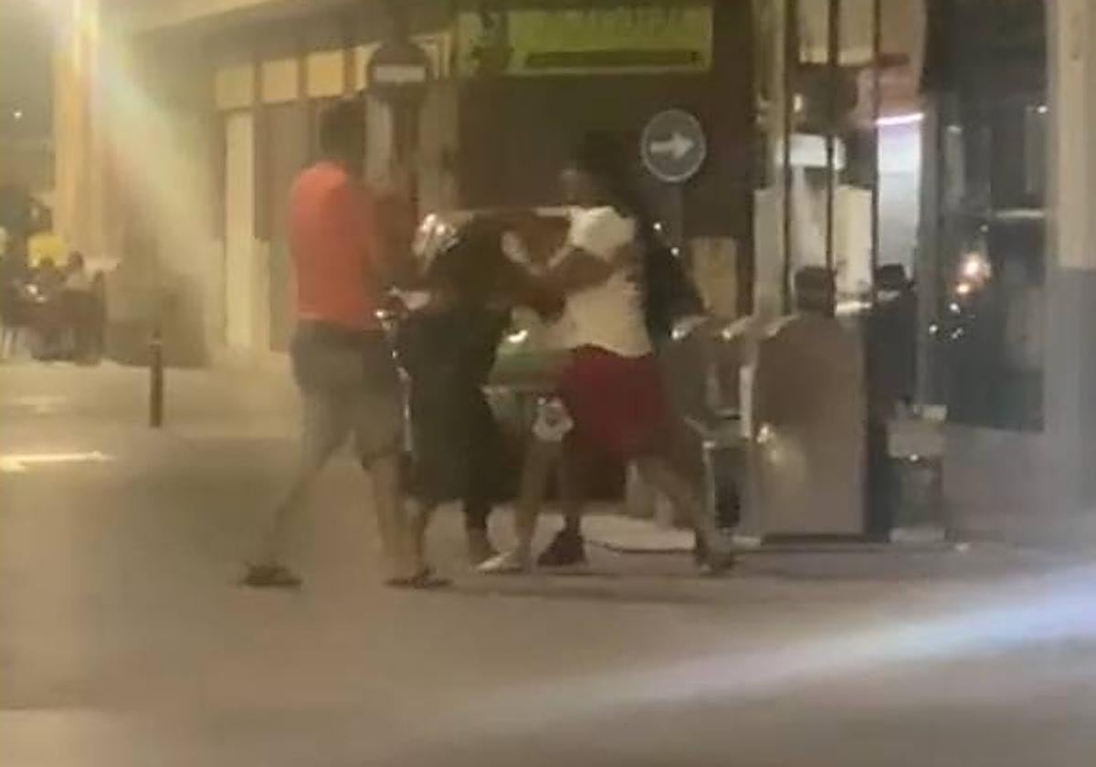 Imagen de la pelea en Beniel el pasado jueves.