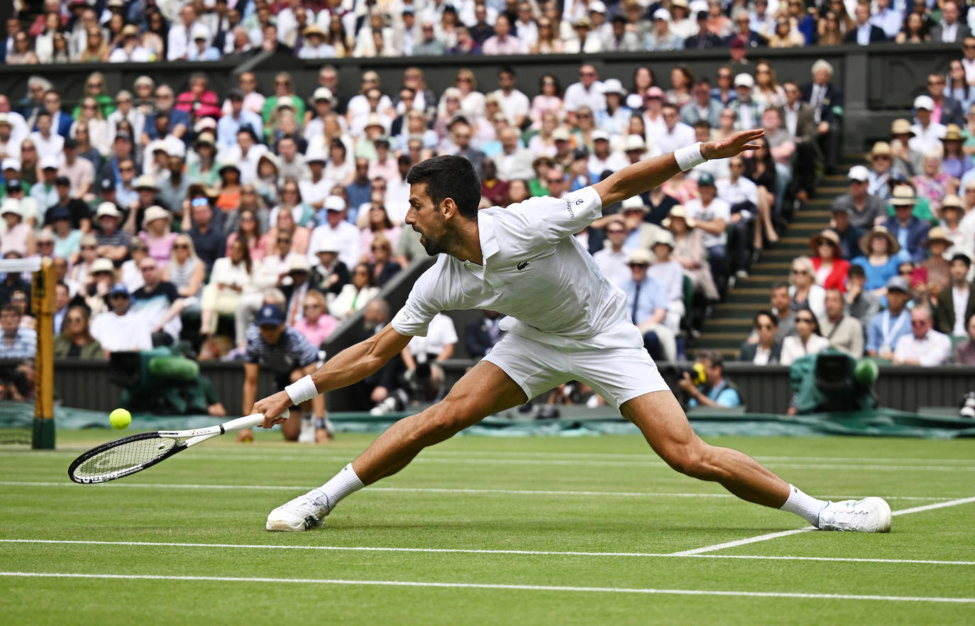 La final de Wimbledon entre Carlos Alcaraz y Novak Djokovic, en imágenes