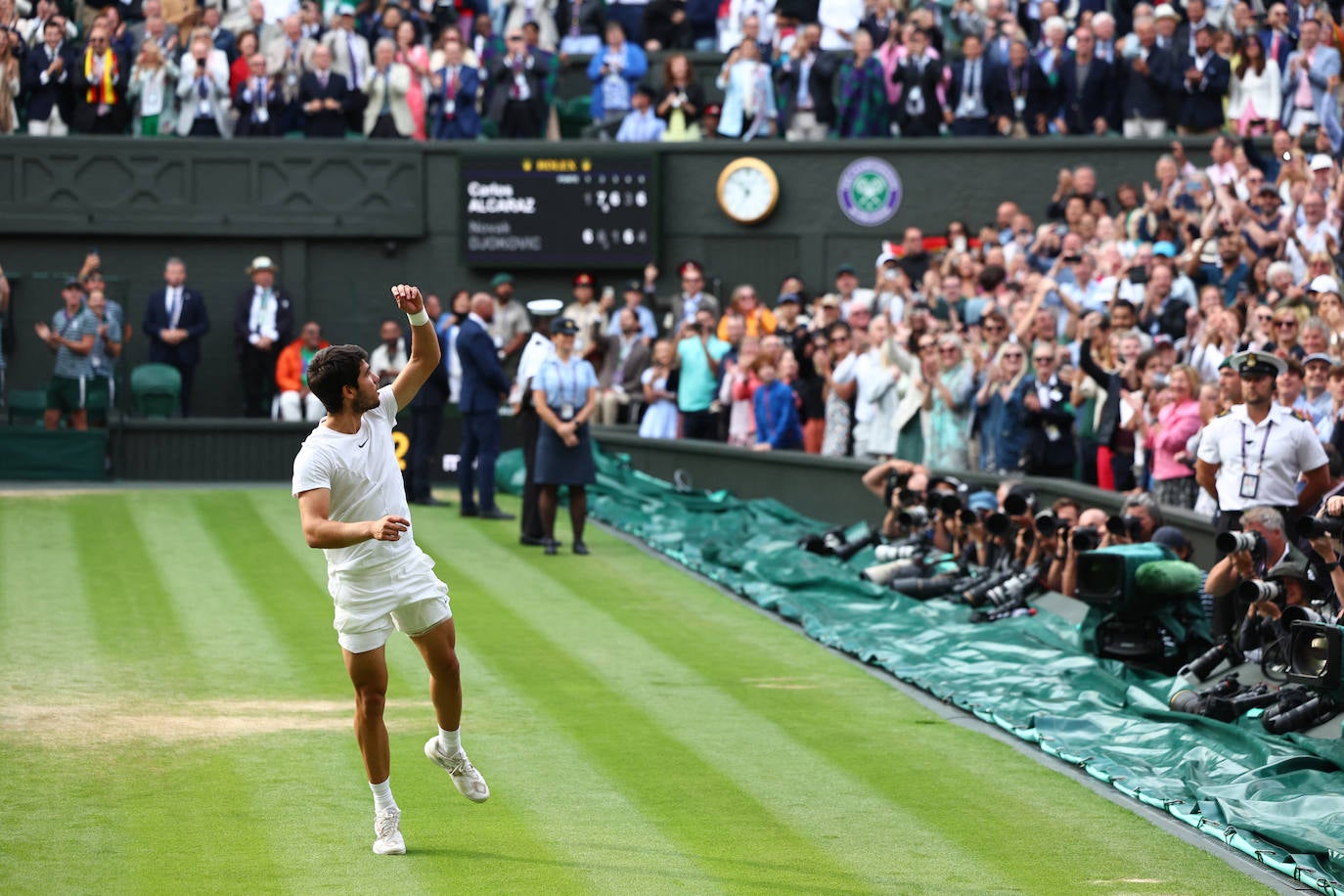 La final de Wimbledon entre Carlos Alcaraz y Novak Djokovic, en imágenes