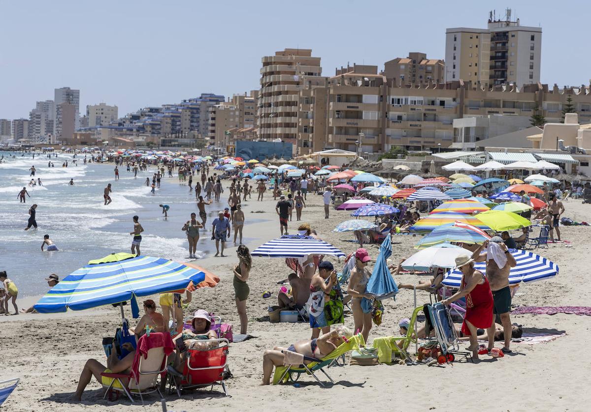 Una playa de La Manga, este verano.