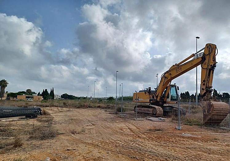 Las excavadoras ya están sobre los terrenos ubicados junto a la N-332.