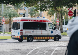 Imagen de archivo de una ambulancia de la Generalitat.