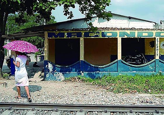 Macondo no se acaba nunca, como el París de Hemingway. Aquí la imaginación no descansa.