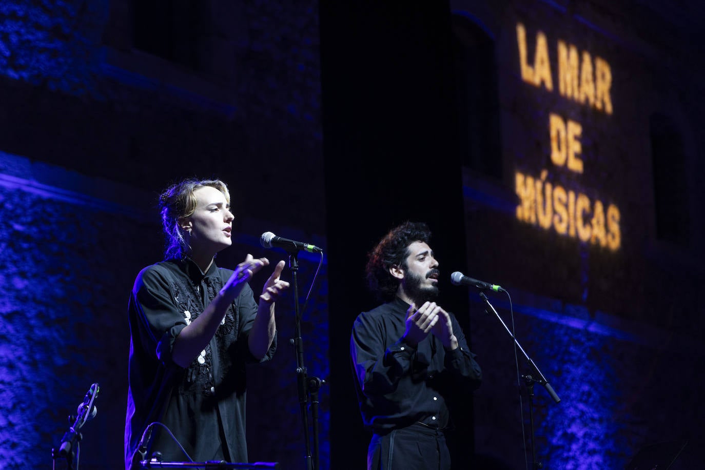 En el tributo 'Yo no canto por cantar. 50 años sin Víctor Jara' actuaron Valeria Castro, Isaac et Nora, Muerdo, Club del Río, Luis Pastor, Emilia y Pablo y Luis Barría.