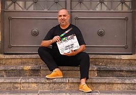 El director murciano Joaquín Gómez posa para LA VERDAD.