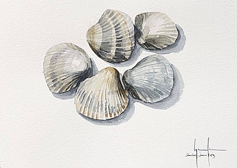 Imagen secundaria 1 - El artista y dos de las obras que muestra en la exposición 'El mar'.