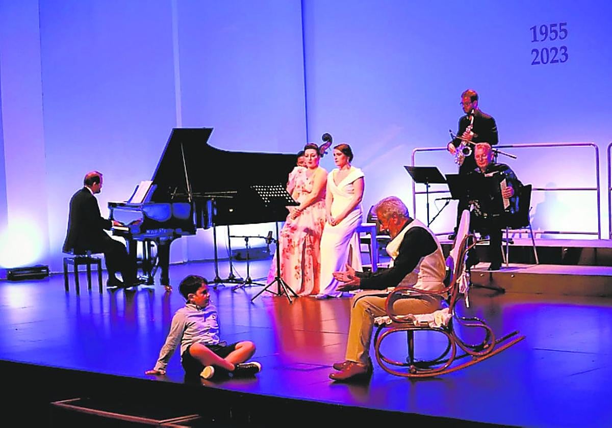 Espectáculo escénico musical de 'El Regalo'.