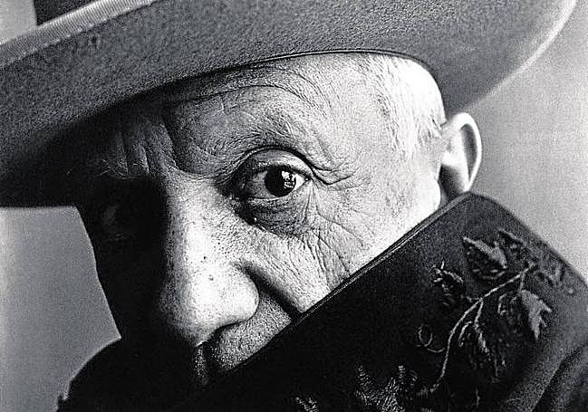 Un artista reconocido en todo el mundo. Un retrato de Pablo Ruiz Picasso realizado por Irving Penn en 1957 en Cannes.