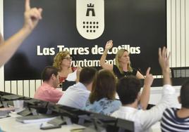 Un momento del Pleno celebrado este jueves en Las Torres de Cotillas, presidido por la teniente de alcalde de Vox, Isabel María Zapata.