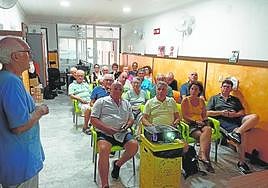 Un momento de la reunión con los vecinos.