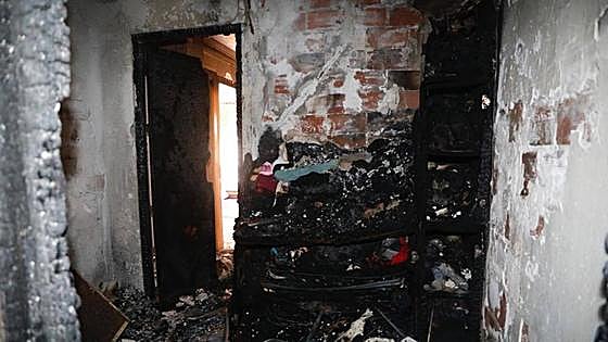Buscan a un hombre por prender fuego a su casa con su mujer e hijos dentro en Lorca