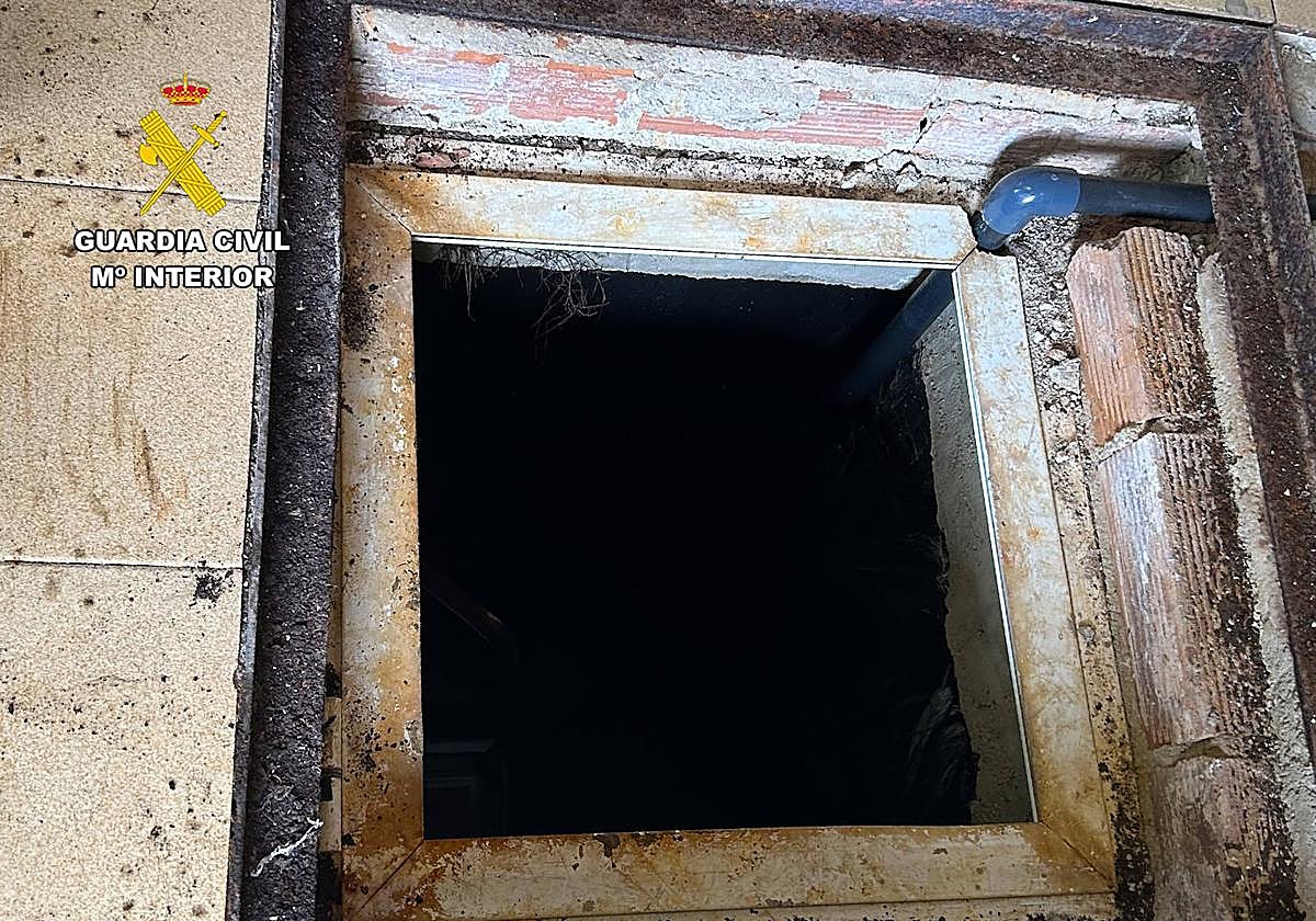 Imagen del pozo al que cayó el trabajador accidentado.