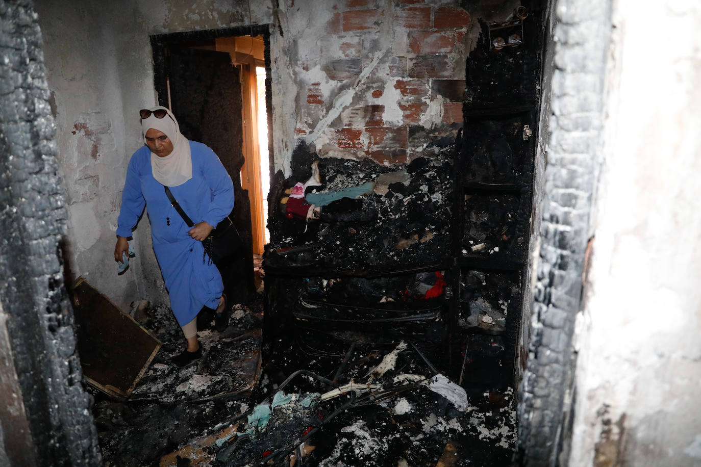 Incendia su casa con su mujer e hijos dentro en Lorca