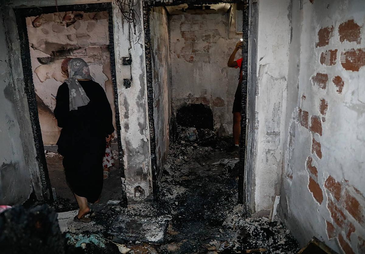 Imagen de una de las habitaciones de la vivienda afectada por el incendio.