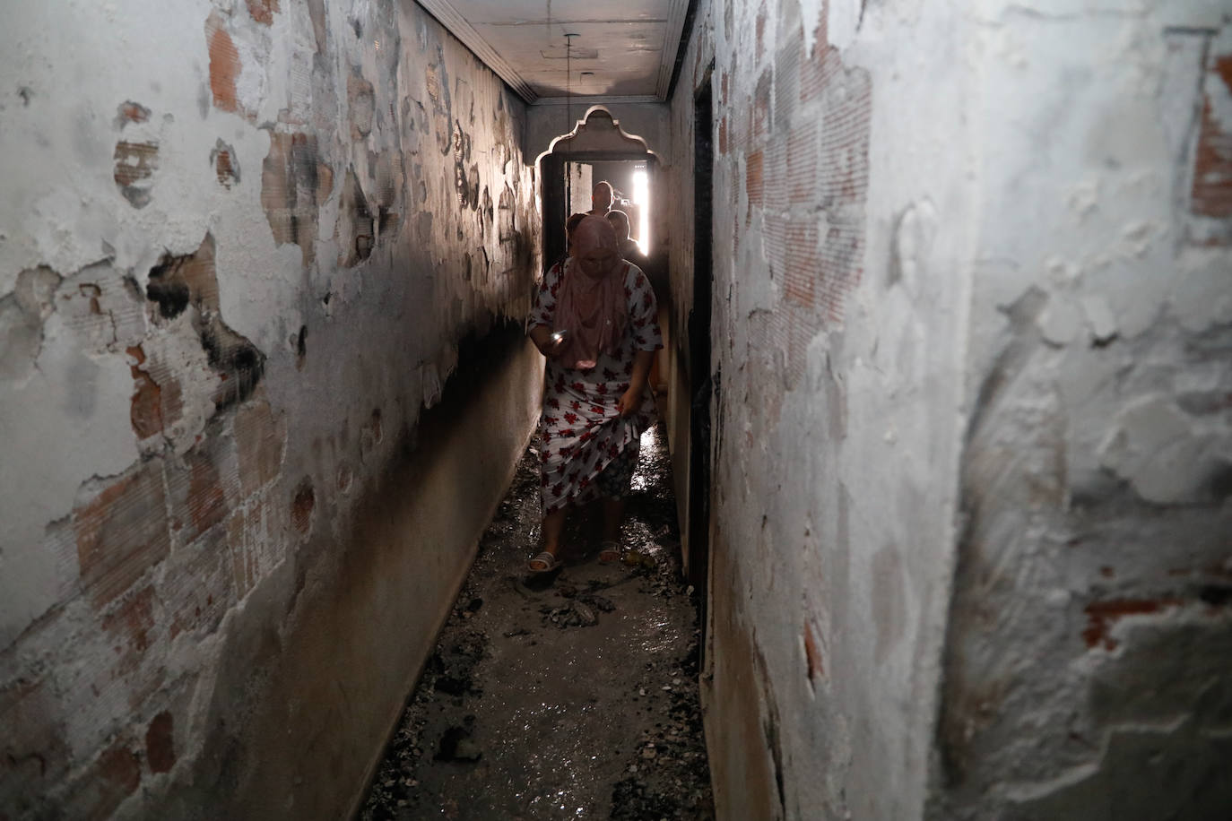 Incendia su casa con su mujer e hijos dentro en Lorca