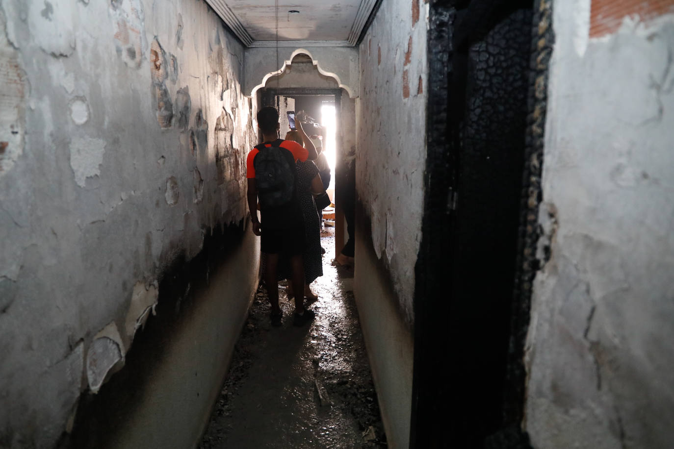 Incendia su casa con su mujer e hijos dentro en Lorca