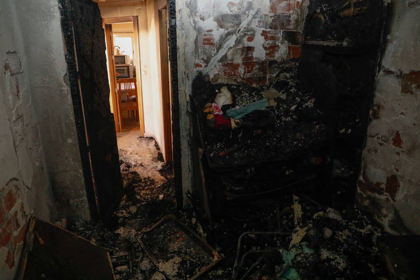 Incendia su casa con su mujer e hijos dentro en Lorca