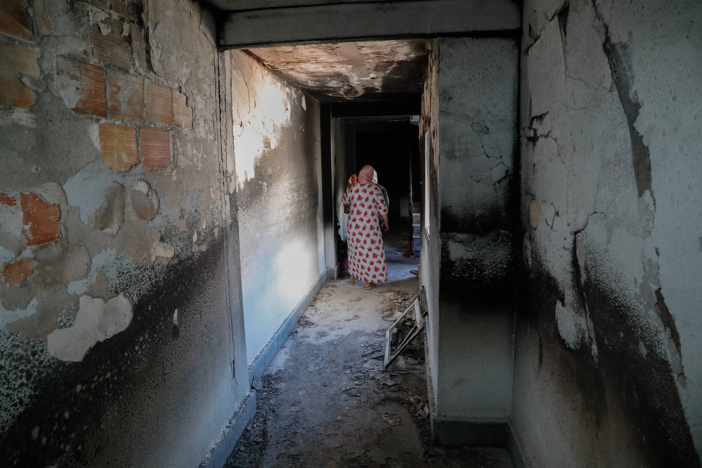 Incendia su casa con su mujer e hijos dentro en Lorca