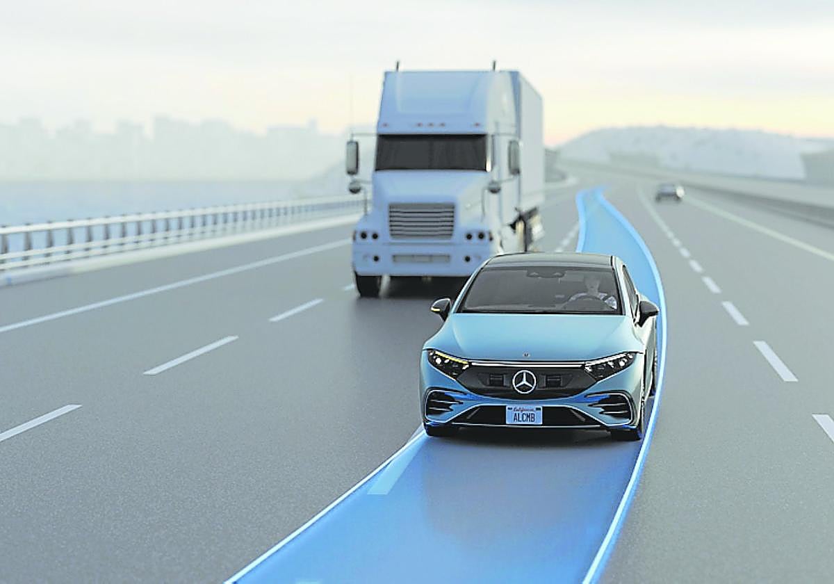Mercedes-Benz introduce la función 'cambio automático de carril' en el mercado europeo