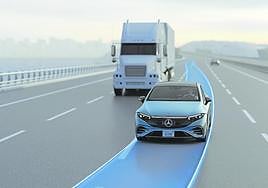 Mercedes-Benz introduce la función 'cambio automático de carril' en el mercado europeo