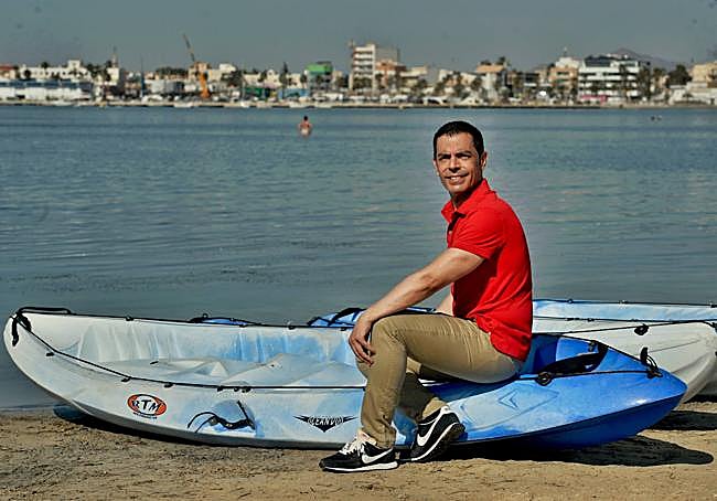 Marcos Ros en una playa de San Pedro.