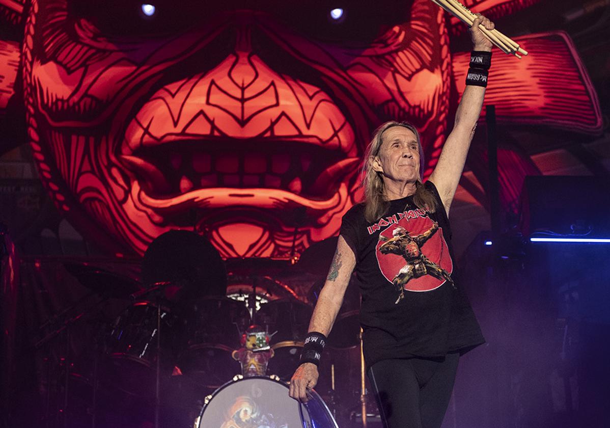 Nicko McBrain, el pasado 28 de mayo, al finalizar un concierto en Ljubljana.