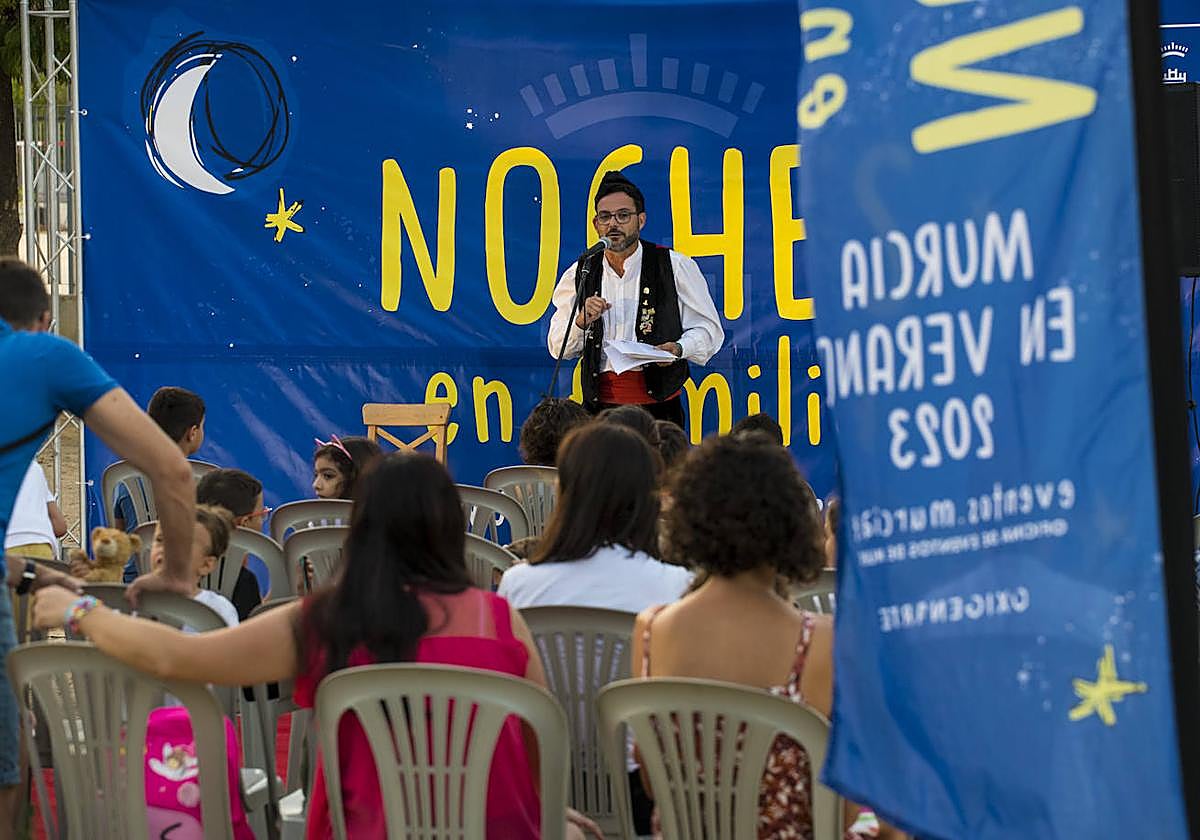 Cuentos en panocho en el jardín de La Gloria, en El Palmar, dentro de 'Noches en familia'.