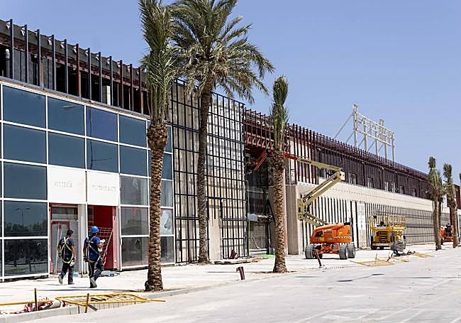 Obras del centro comercial La Rambla Shopping, que se ejecuta en Cartagena, la pasada semana.