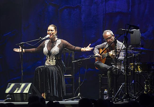 Acompañada a la guitarra por José Quevedo 'El Bolita', Marina Heredia se metió al público en el bolsillo desde el primer minuto.