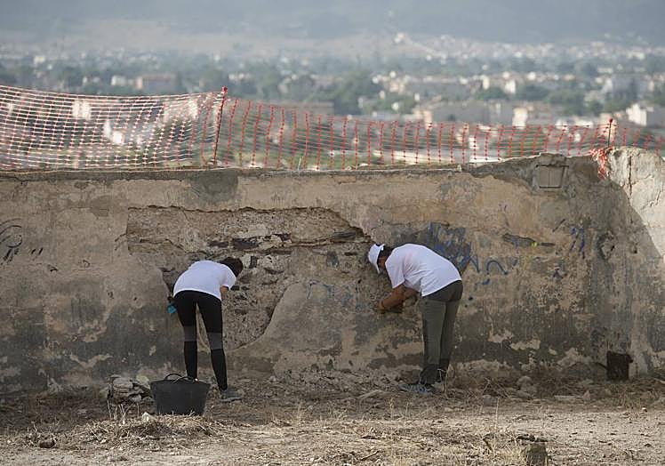Imagen principal - Avanzan en el Castillejo de Monteagudo los trabajos para convertirlo en un recinto visitable