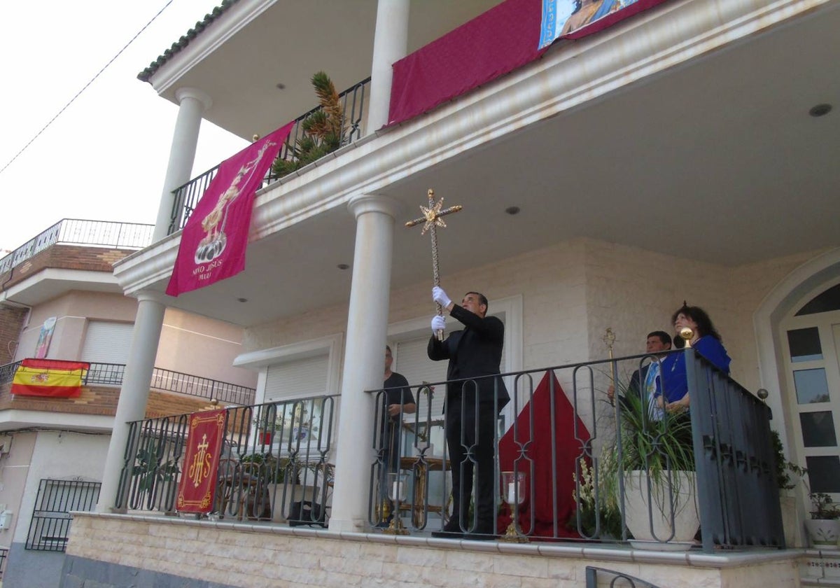 El párroco Julián Rafael Sánchez, Domingo Ortiz y Rosa María Llamas.