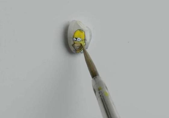 Retrato de Homer Simpson en un grano de arroz de Calasparra.
