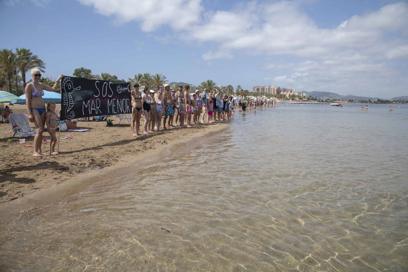 El tercer abrazo al Mar Menor, en imágenes