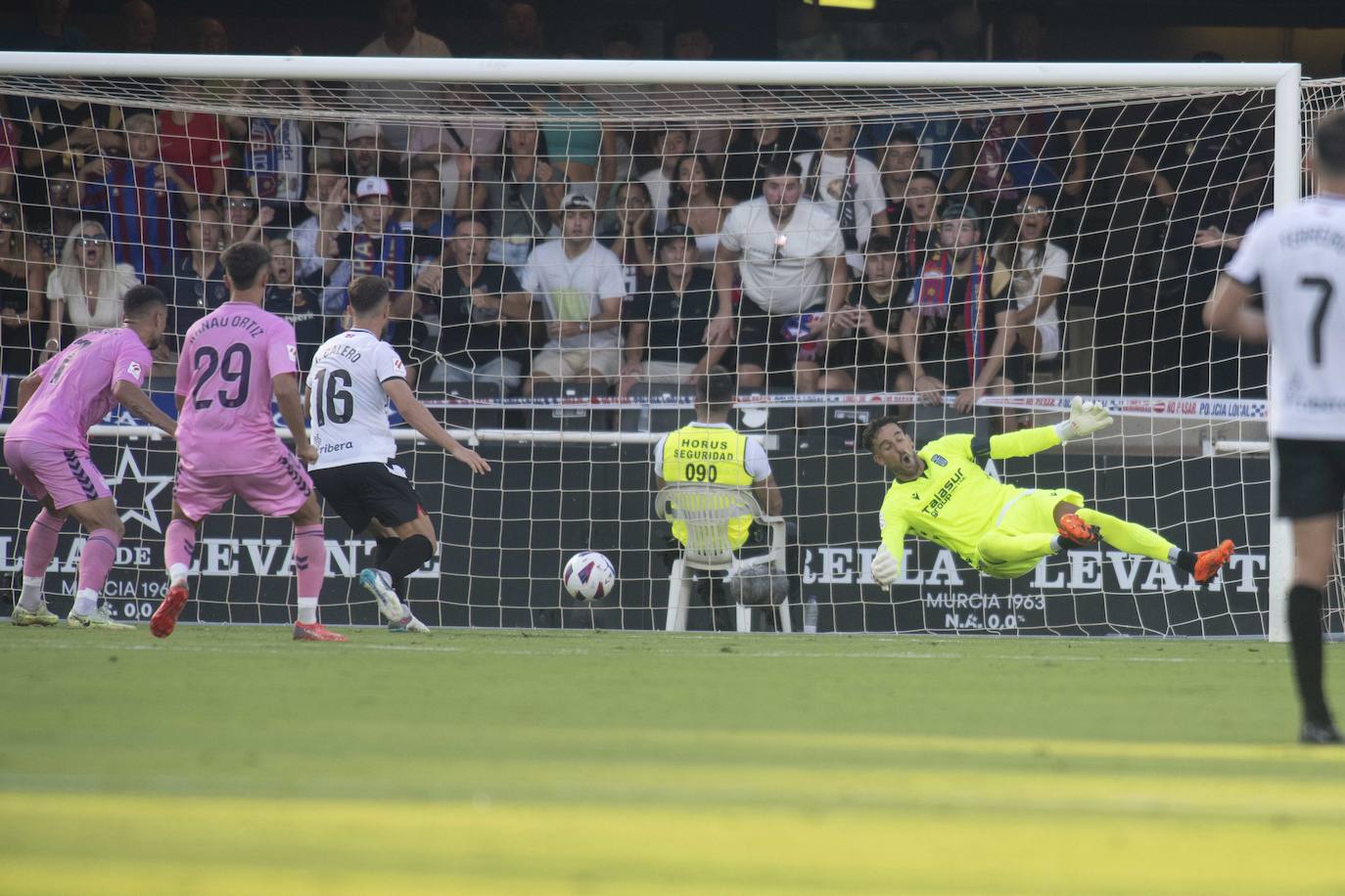 La derrota del Cartagena frente al Eldense, en imágenes