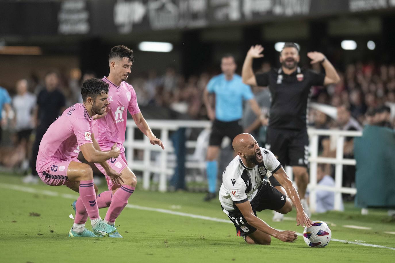 La derrota del Cartagena frente al Eldense, en imágenes