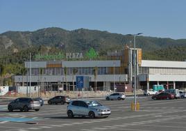 Instalaciones del nuevo parque comercial y de ocio Montevida Plaza, en construcción, que abrirá sus puertas antes de que finalice el año a la entrada de La Alberca, en Murcia.