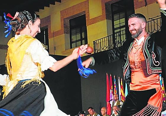 El grupo de Coros y Danzas de Jumilla, el domingo.