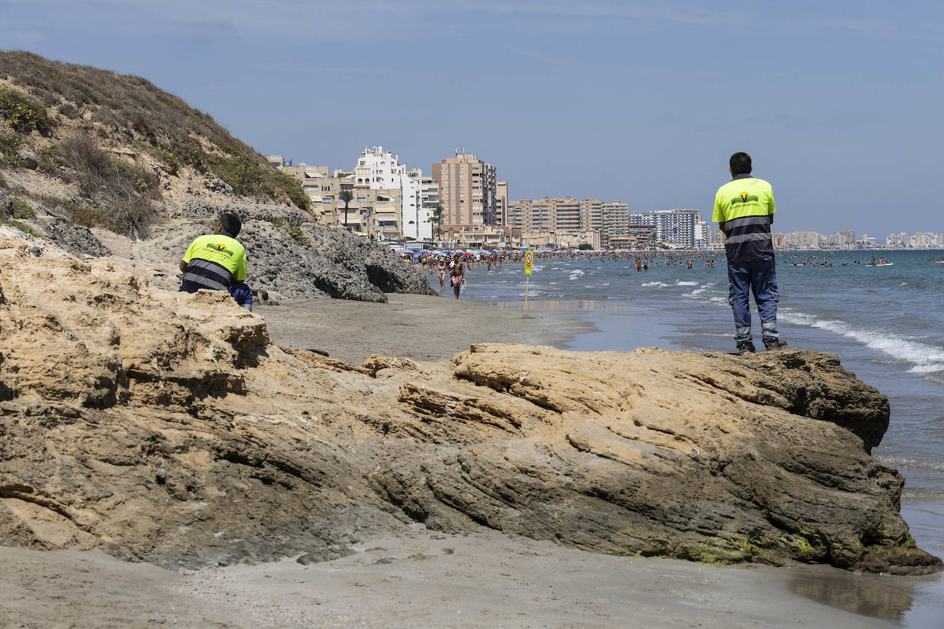 Cierran la playa de Calnegre por un vertido de aguas residuales