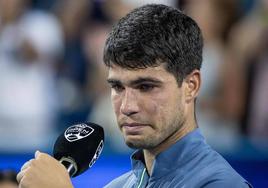 Carlos Alcaraz llora tras perder la final de Cincinnati.