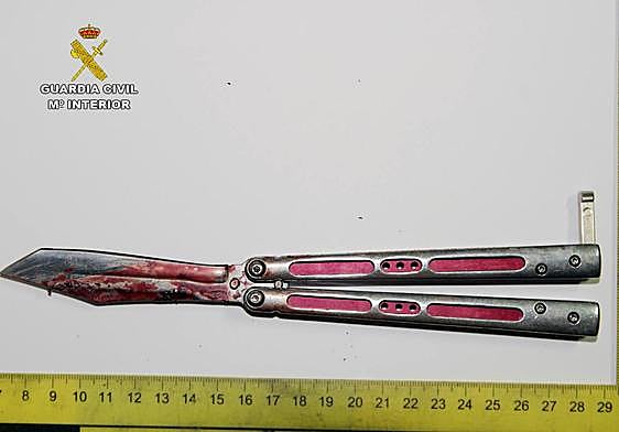 La navaja que el sospechoso empleó supuestamente en su ataque.