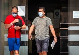 Todos los profesionales sanitarios, pacientes y acompañantes deben portar cubrebocas en las inmediaciones del hospital