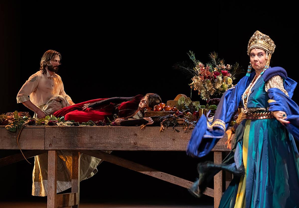 Sergio Mur, Belén Rueda y Luisa Martín, representando 'Salomé' en el Auditorio Parque Almansa de San Javier.